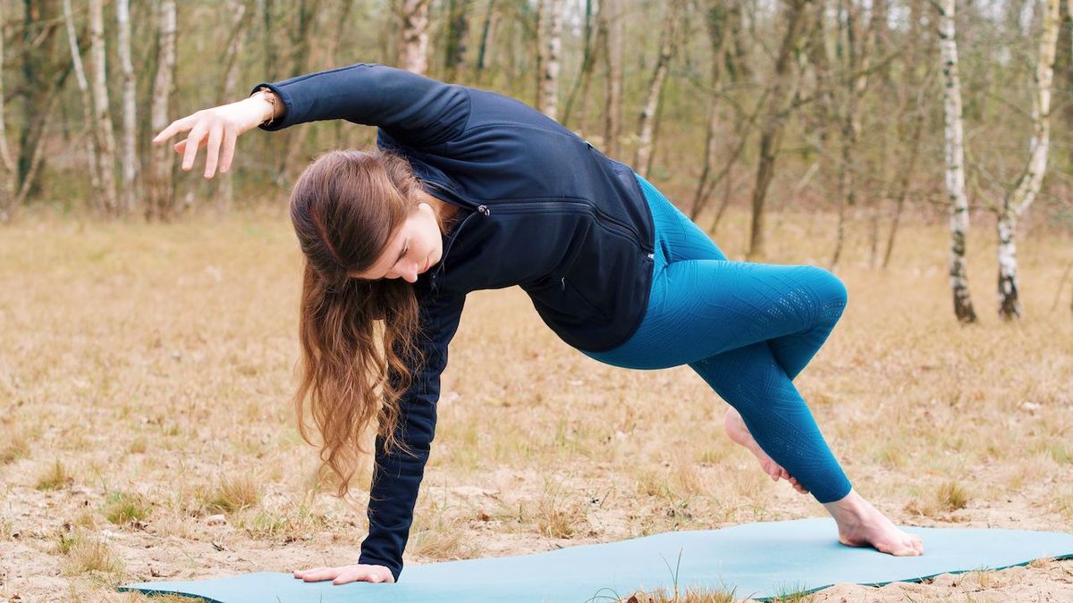 20 Min Full Body Morning Yoga Flow for Balance – Wake up & Feel Amazing