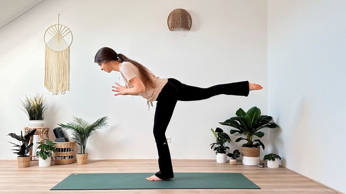 Equestrian Yoga #2 – Lower Body Strength | Yoga Pilates Fusion (27 Min)