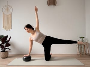 30 MIN PILATES + MINI BALL || Total Body Workout – Yoga Pilates Fusion