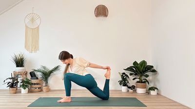 Equestrian Yoga #4 – Flexibility & Mobility (28 Min) + Belt or Yoga Strap