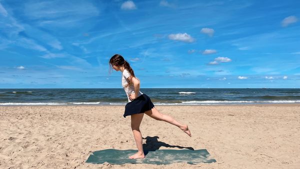 10 min Standing Lower Body Yoga Pilates Fusion Workout ☀️ Leg & Booty Sculpt + Tone