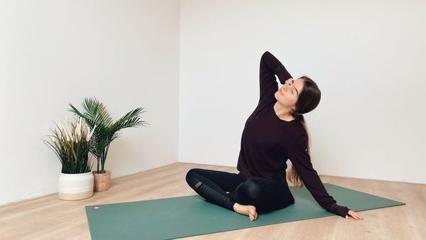 10 Min Gentle Yoga for when you're sick, having a cold or feeling under the weather 🤧