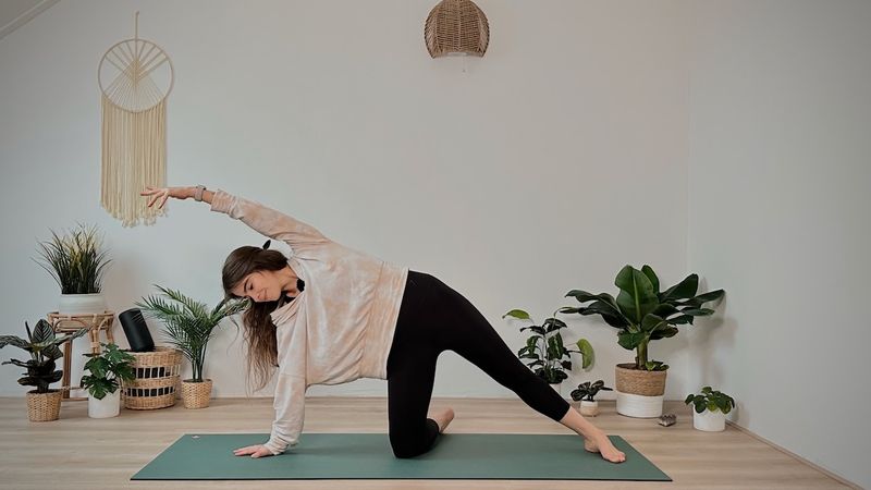 5 Min Morning Yoga Stretch ☀️ Energizing Yoga Morning Routine || Gentle Yoga for Beginners